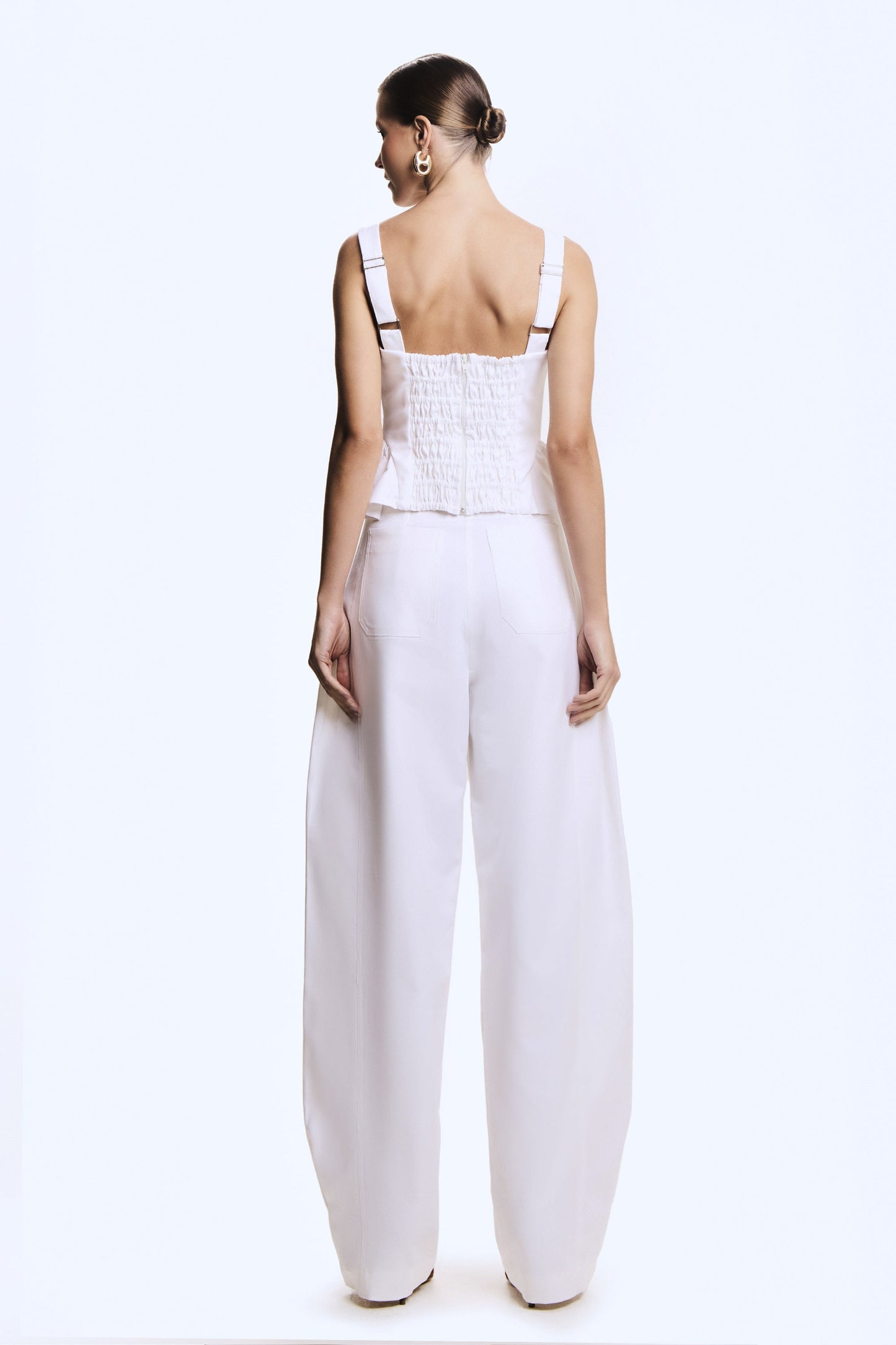 CALCA BAGGY ESTRUTURADA BOTAO LATERAL OFF WHITE