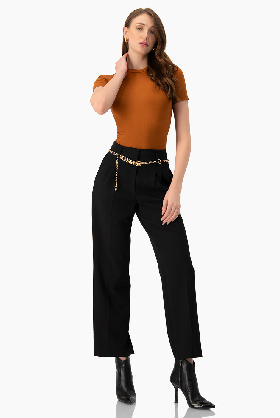 Playera básica café manga corta con cuello redondo