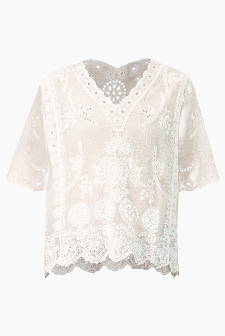 Blusa blanca oversized con bordados y efecto arrugado