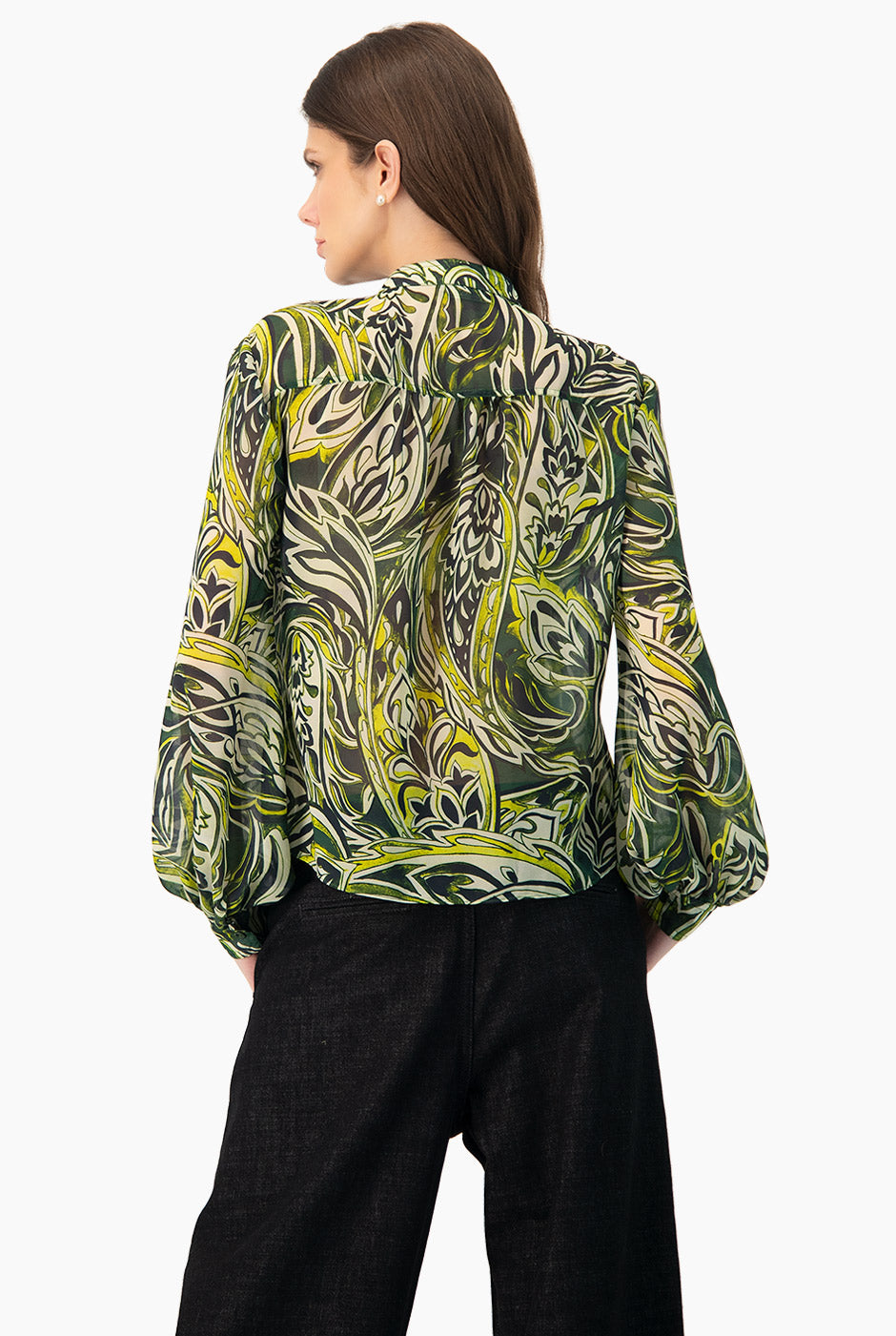 Blusa estampada verde de manga larga y botones frontales