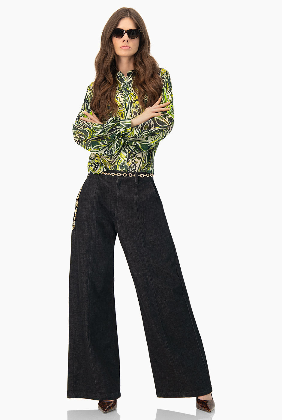 Blusa estampada verde de manga larga y botones frontales