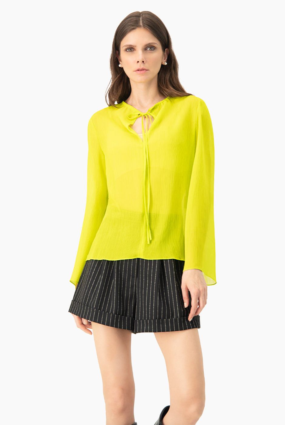 Blusa larga verde con escote en V y mangas largas