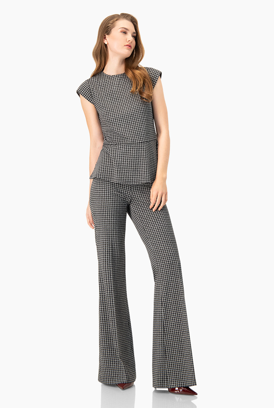 Blusa peplum negra con estampado elegante y manga tipo cap