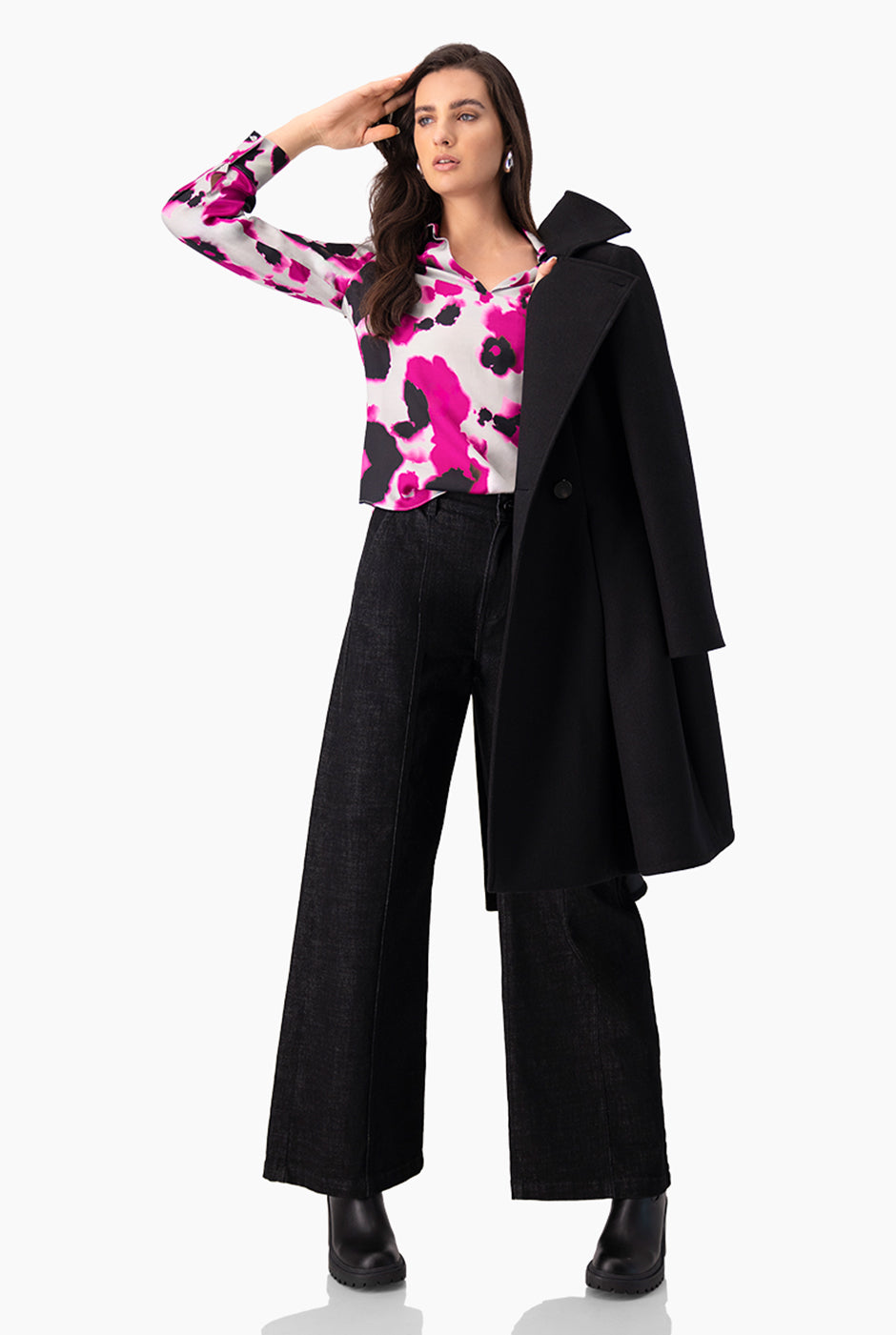 Blusa multicolor con escote en V y estampado abstracto