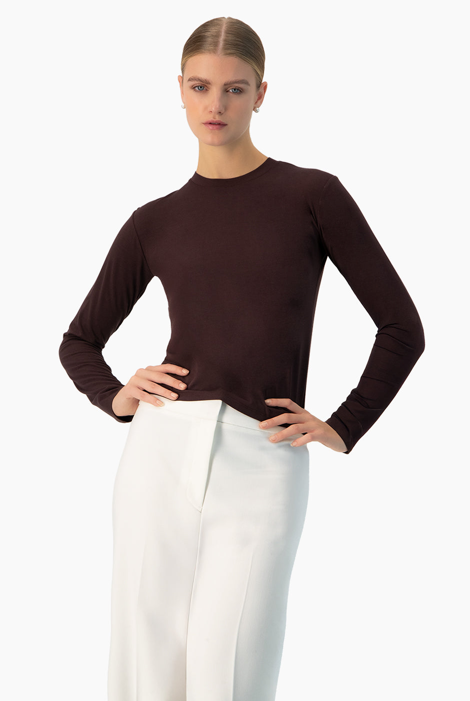 Playera básica lisa café manga larga ajustada