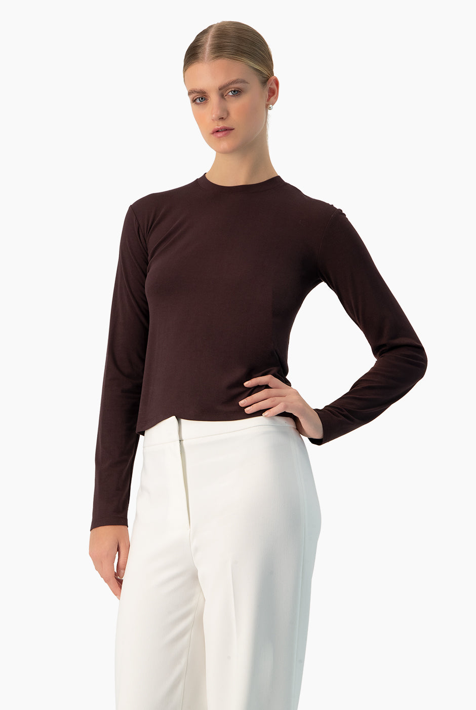 Playera básica lisa café manga larga ajustada