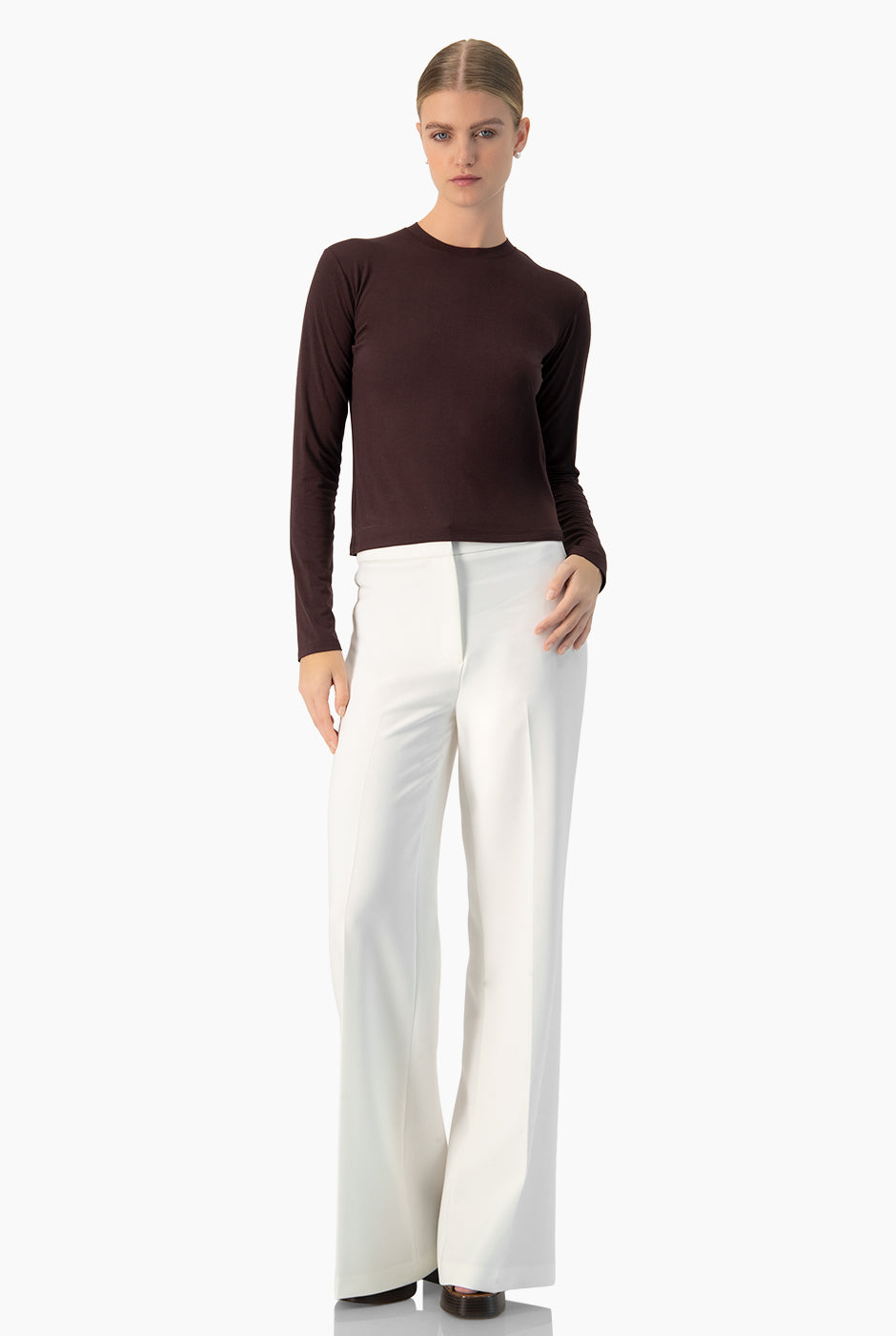 Playera básica lisa café manga larga ajustada