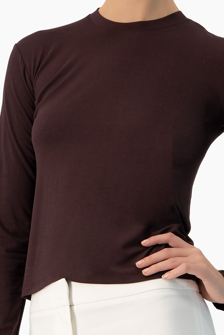 Playera básica lisa café manga larga ajustada