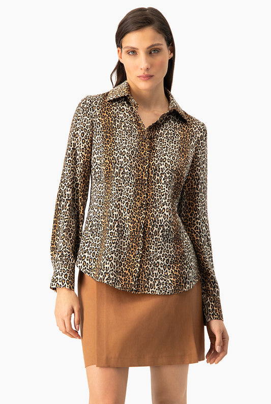 Blusa camisera larga con estampado de leopardo en color café