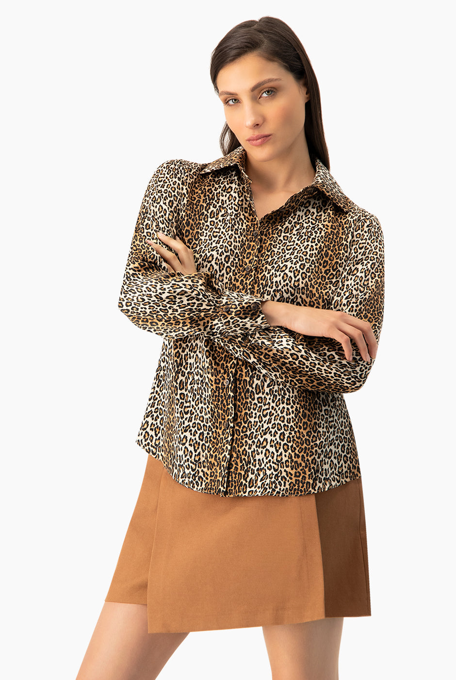 Blusa camisera larga con estampado de leopardo en color café