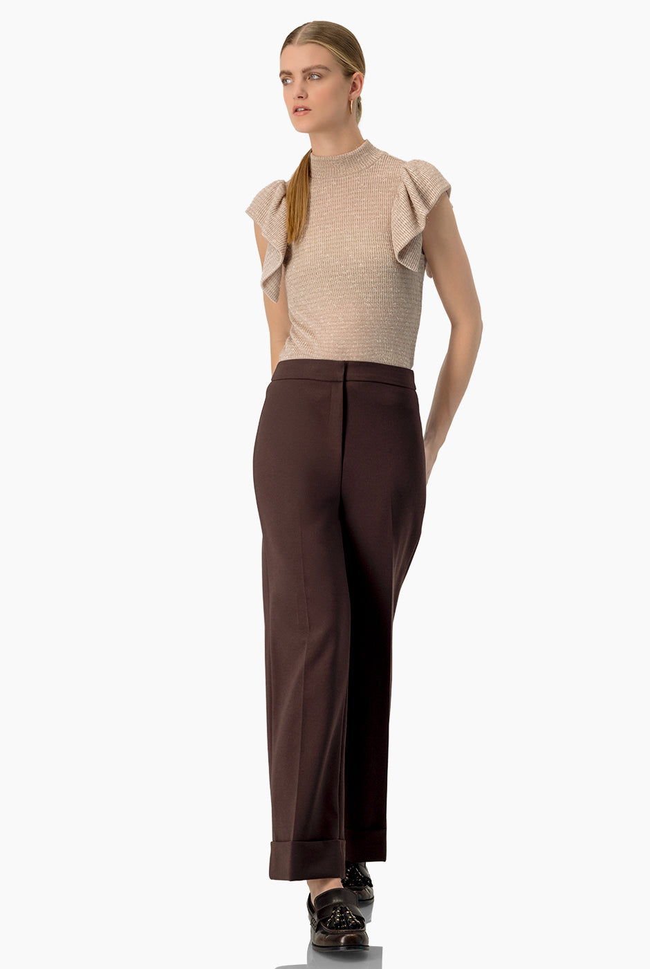 Blusa tejida palo de rosa con mangas de olanes y cuello alto