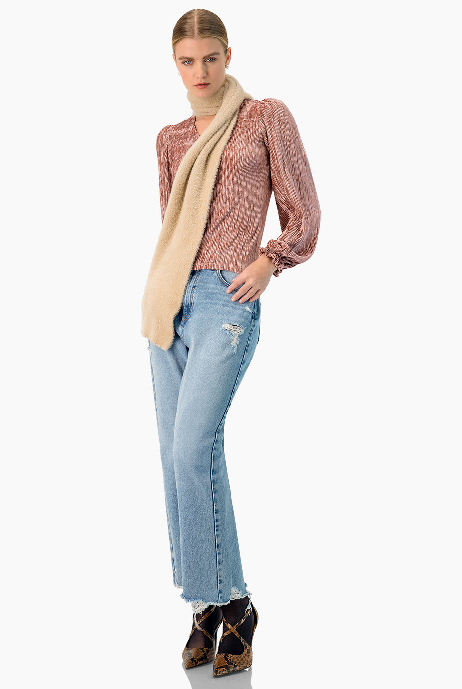 Blusa plisada rosa obscuro con escote en V y mangas largas