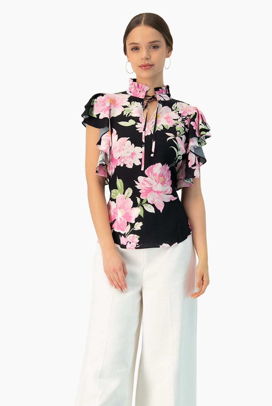 Blusa estampada floral con mangas volantes y cuello alto