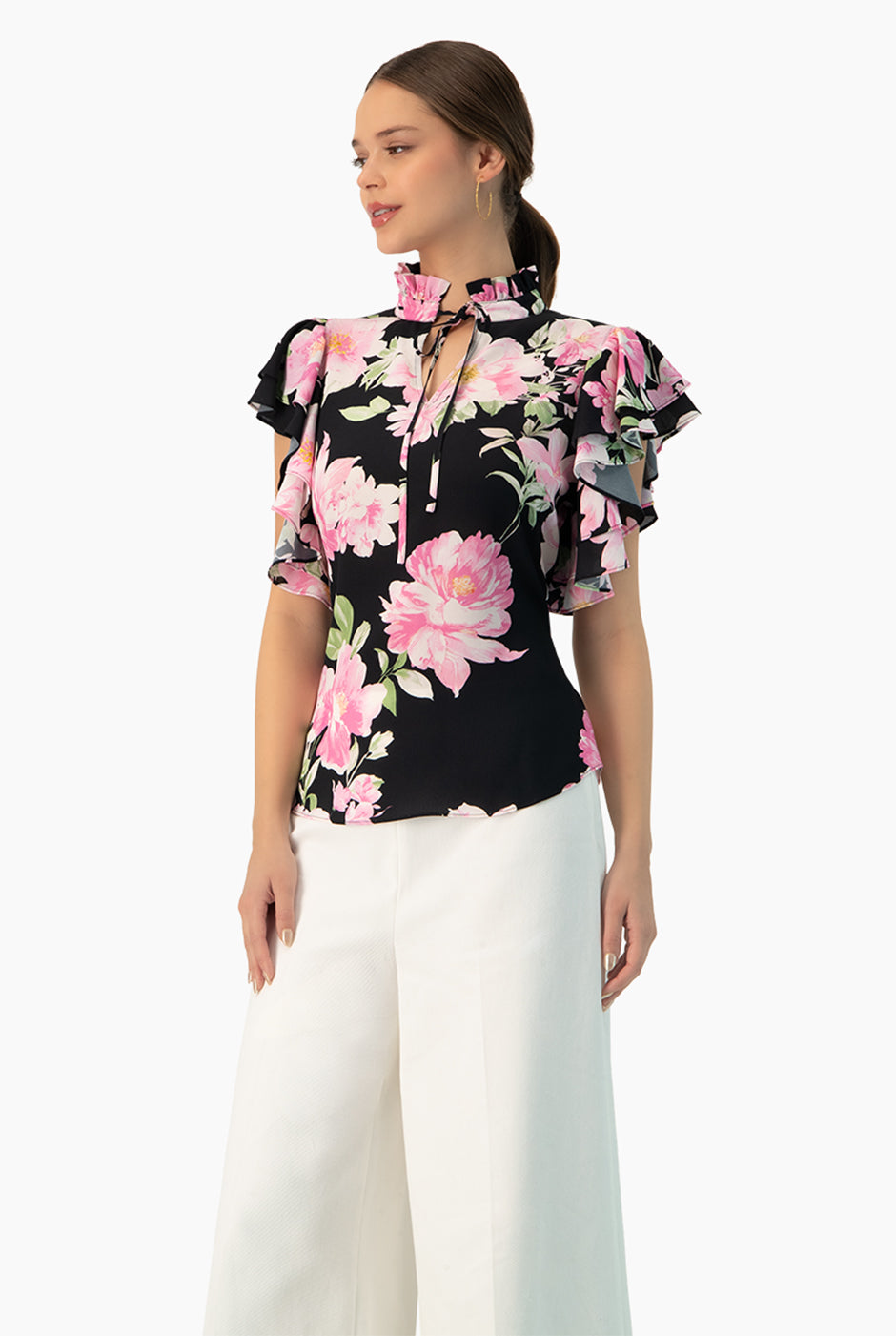 Blusa estampada floral con mangas volantes y cuello alto