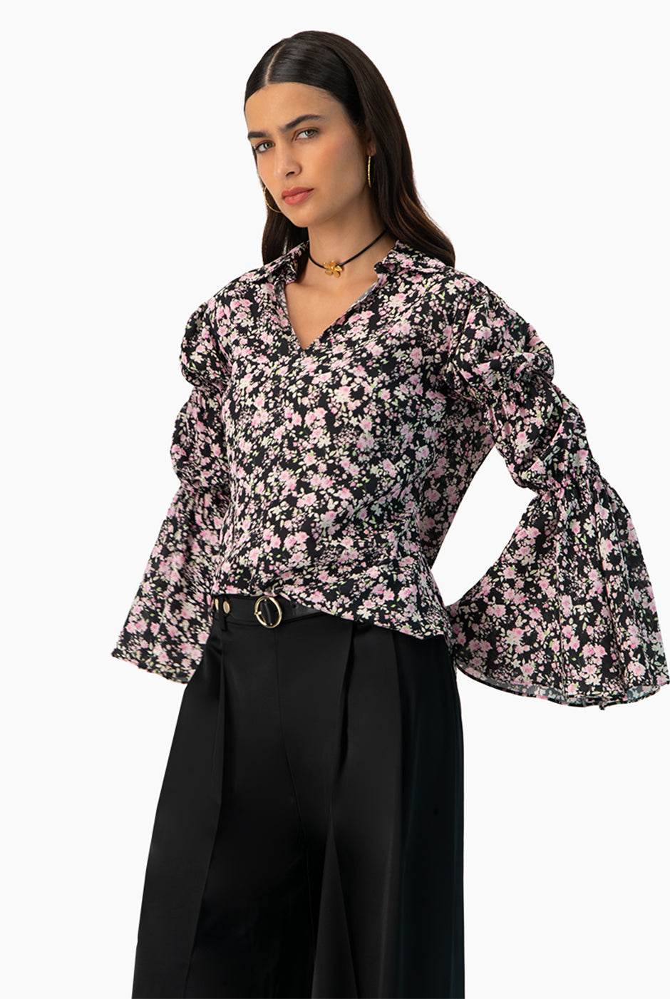 Blusa manga larga con estampado floral y cuello camisero