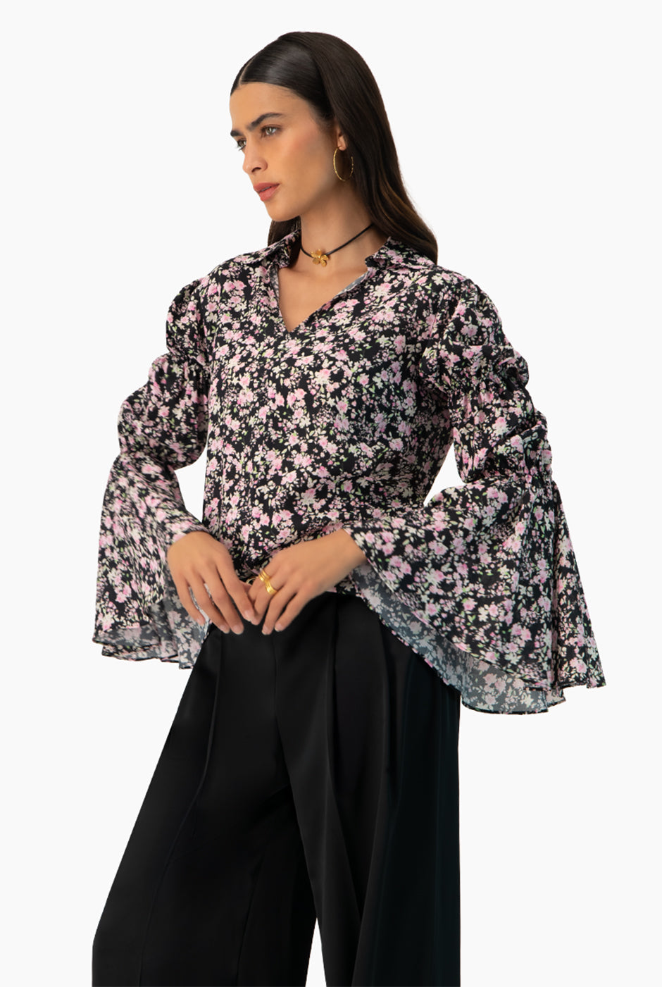 Blusa manga larga con estampado floral y cuello camisero