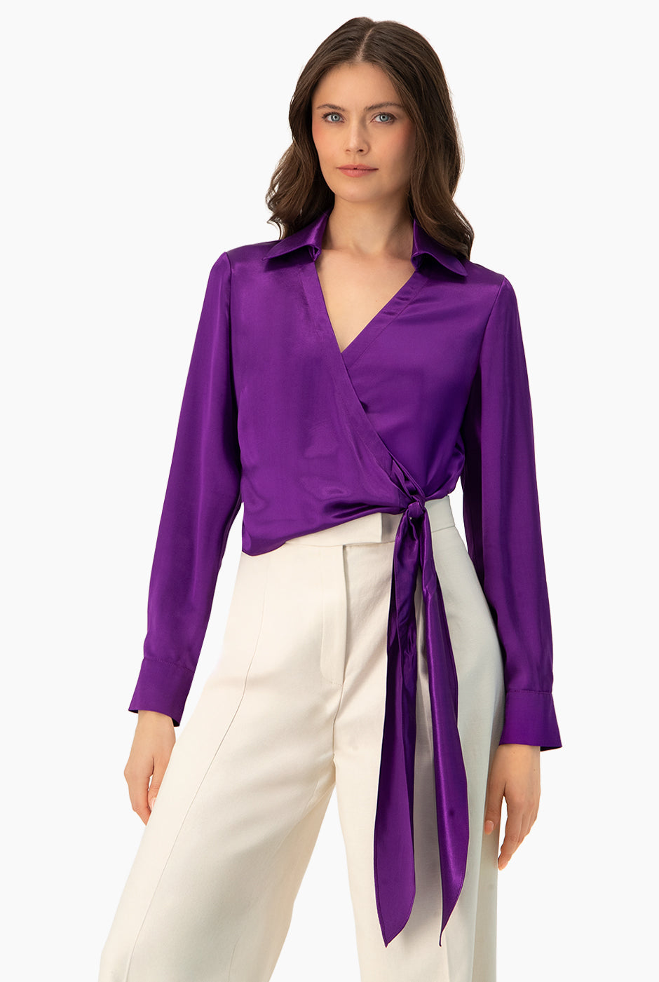 Blusa morada cruzada con amarre y mangas largas