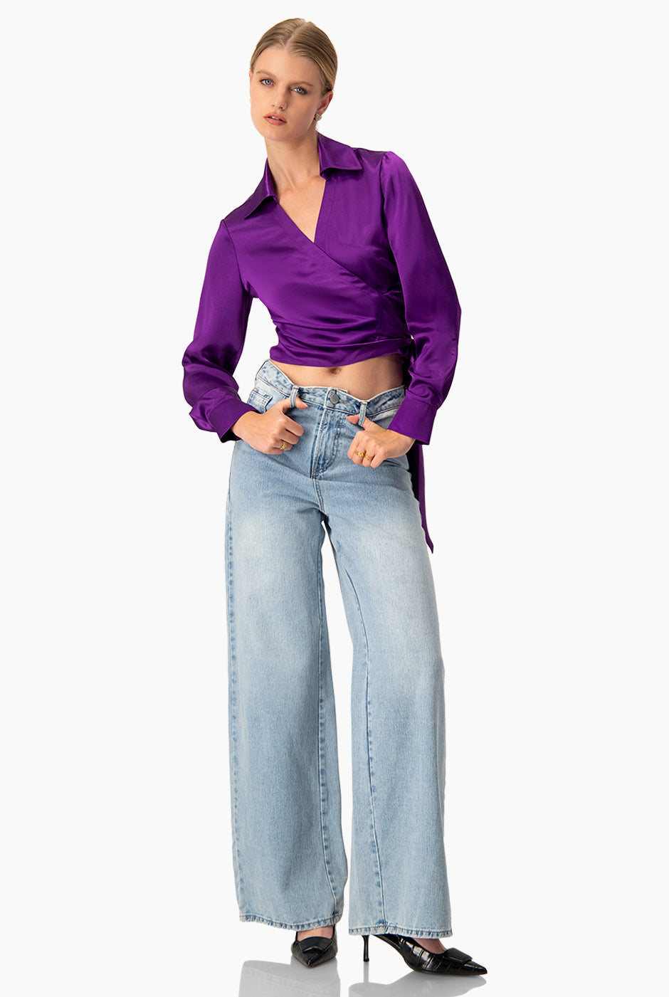 Blusa morada cruzada con amarre y mangas largas