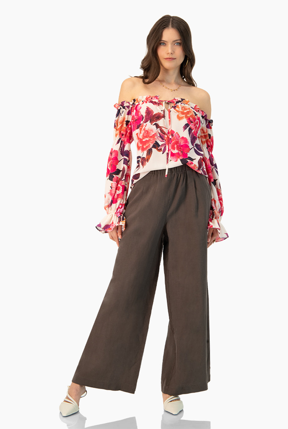 Blusa multicolor con estampado floral y hombros descubiertos