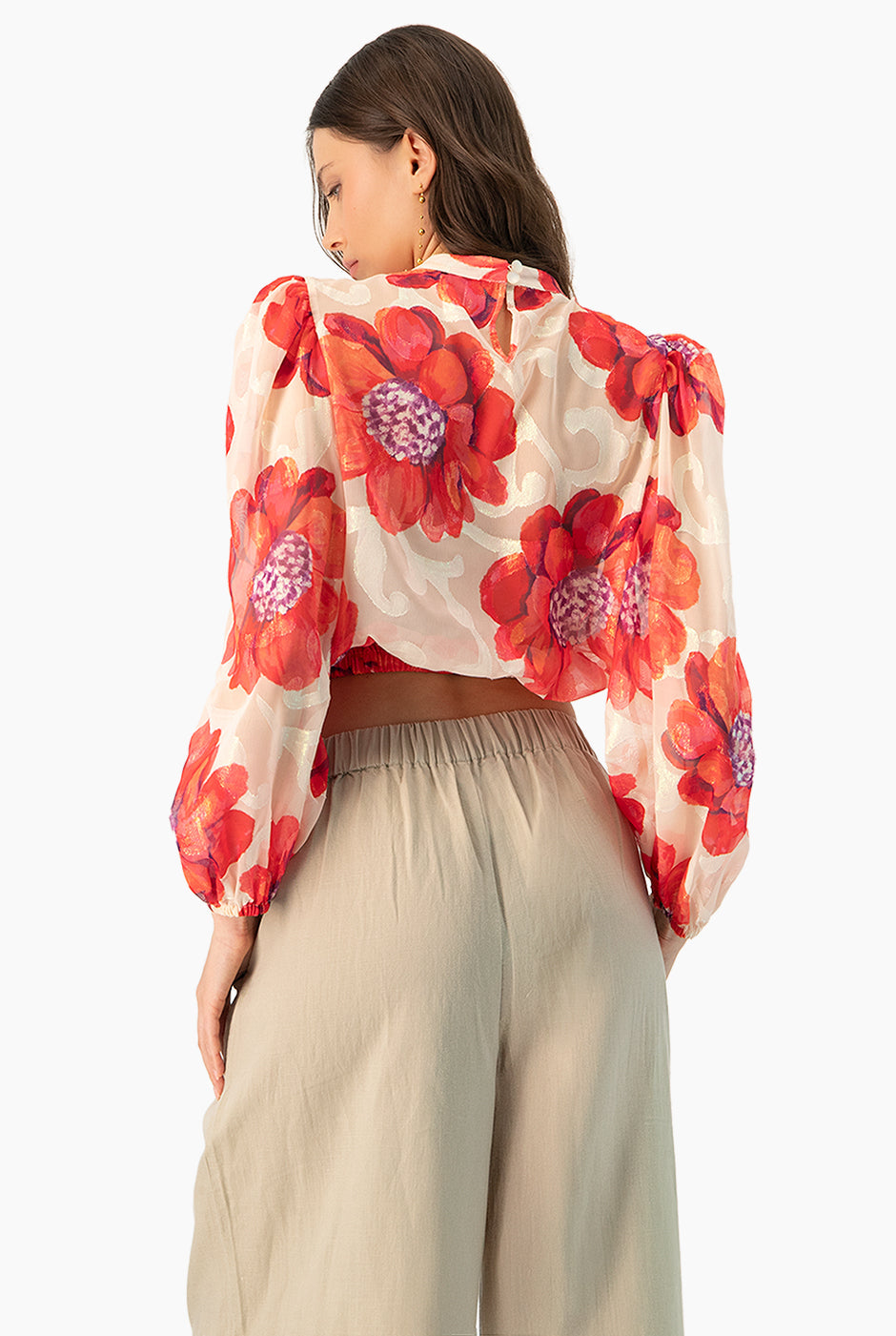 Blusa estampada floral con cuello redondo y manga larga
