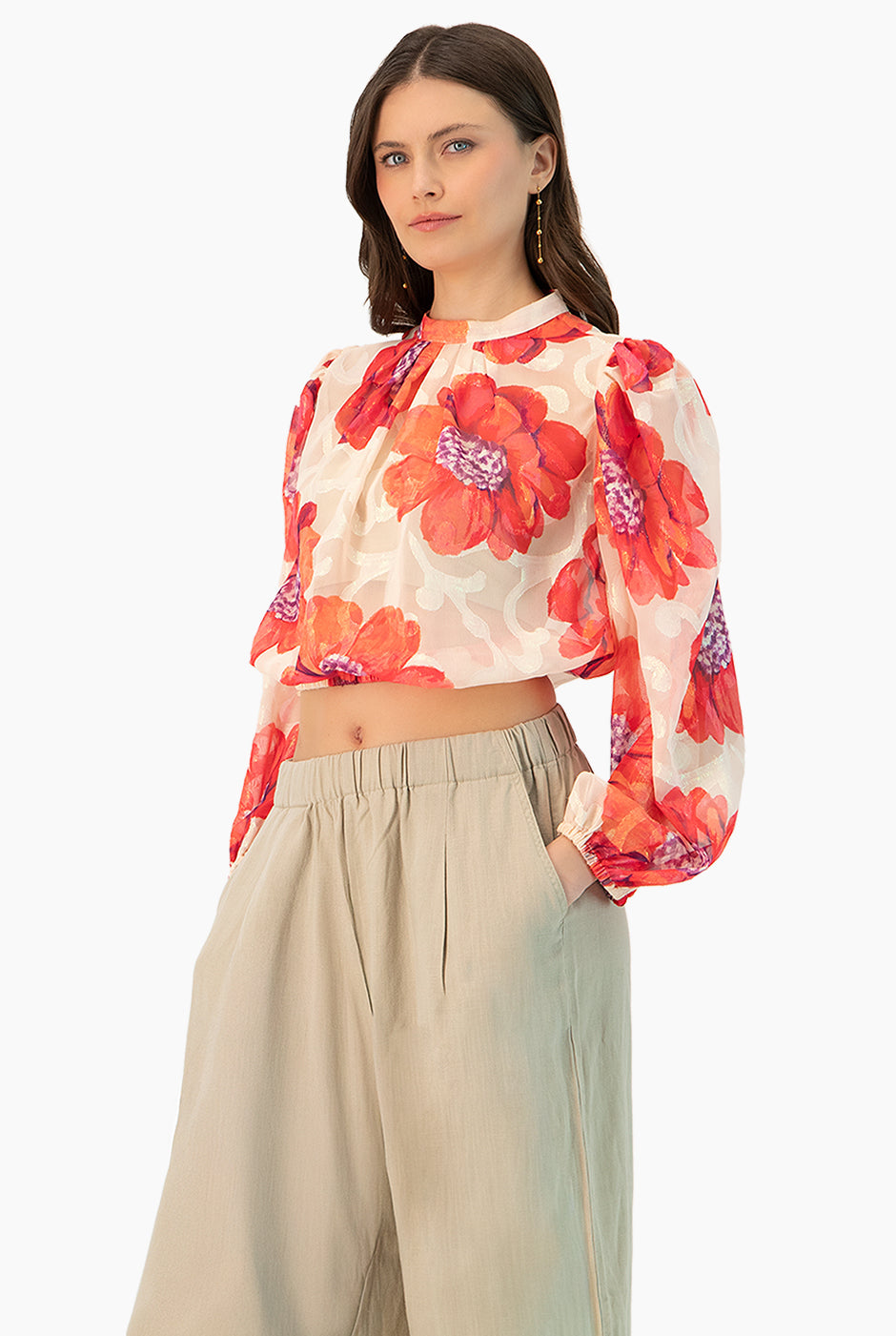 Blusa estampada floral con cuello redondo y manga larga