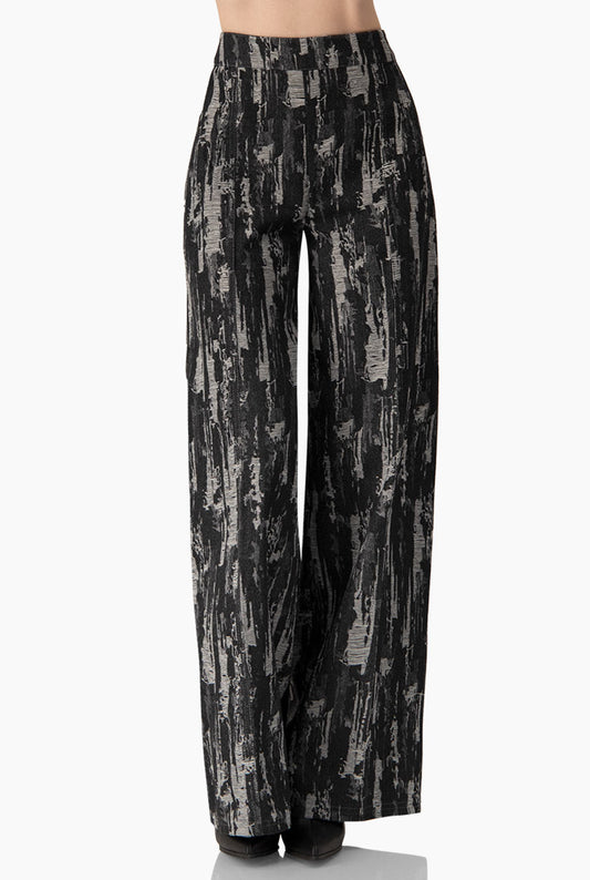 Pantalón negro tiro alto con pierna ancha y alforzas