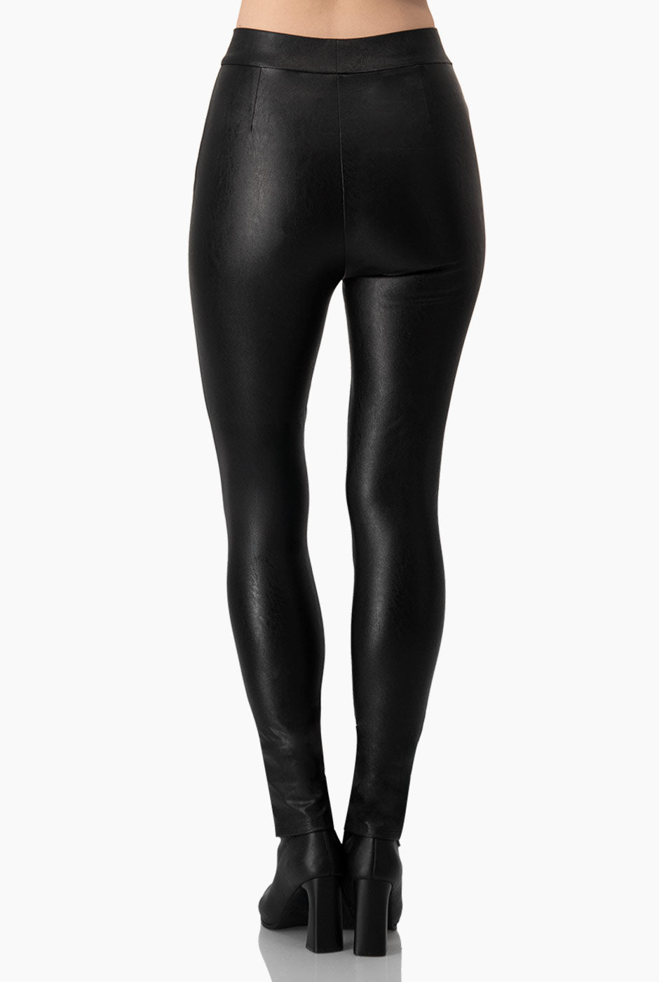 Legging negro de vinipiel con aberturas en las piernas