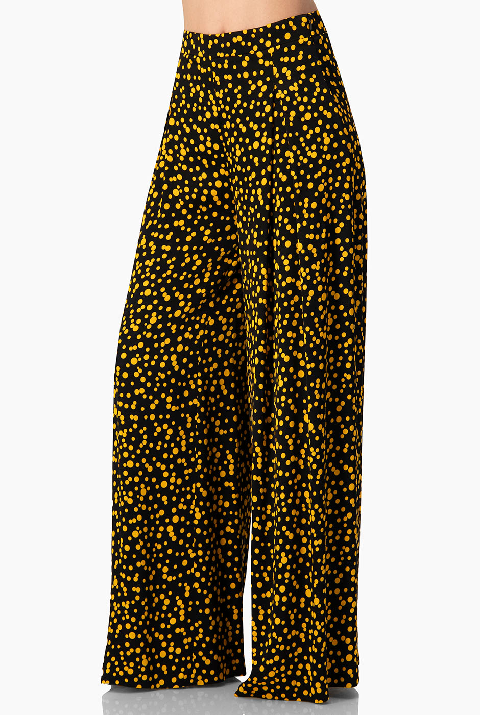 Pantalón negro de lunares amarillos con pierna amplia
