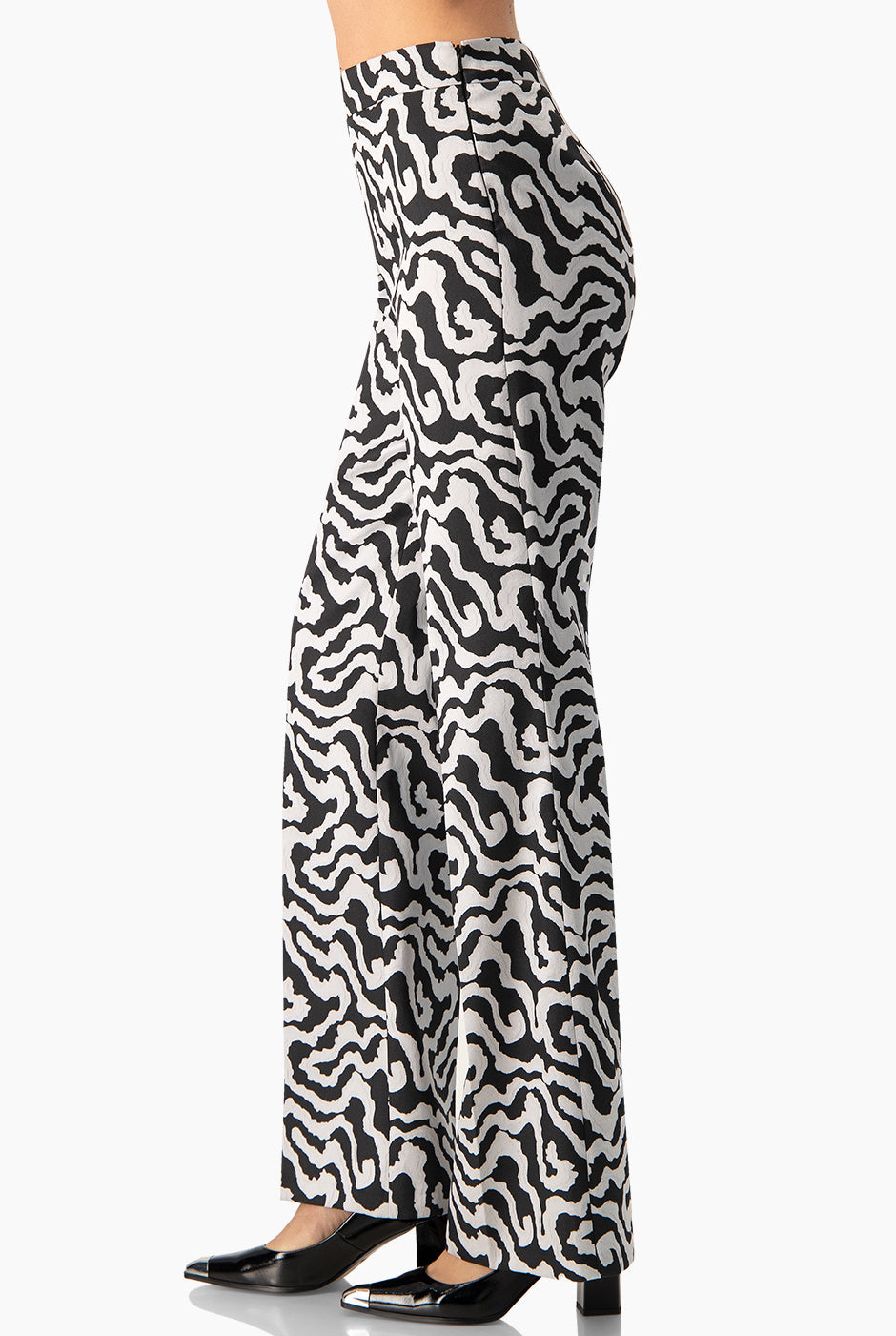 Pantalón recto plateado con estampado animal print y cierre lateral