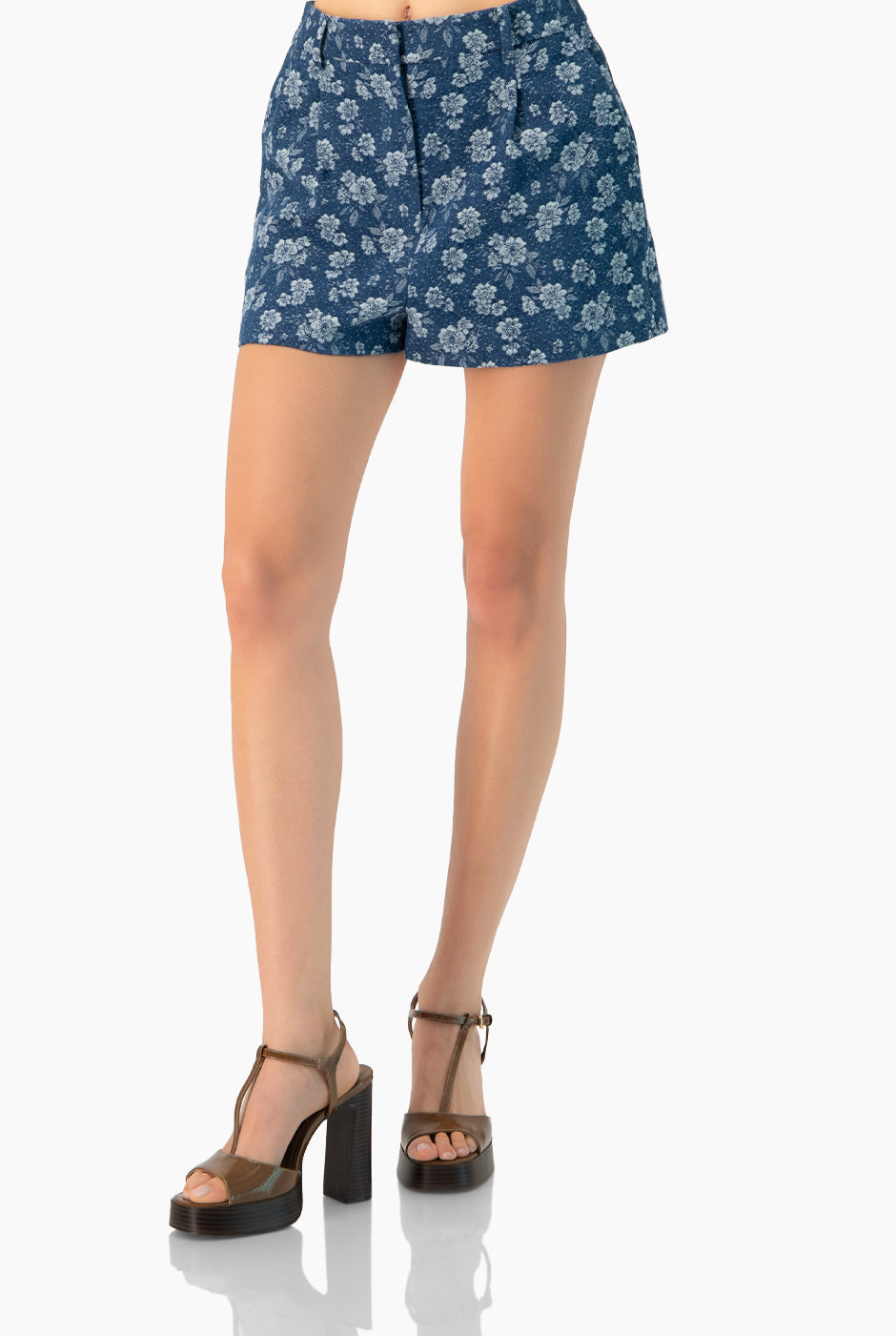 Short denim azul marino con detalle floral