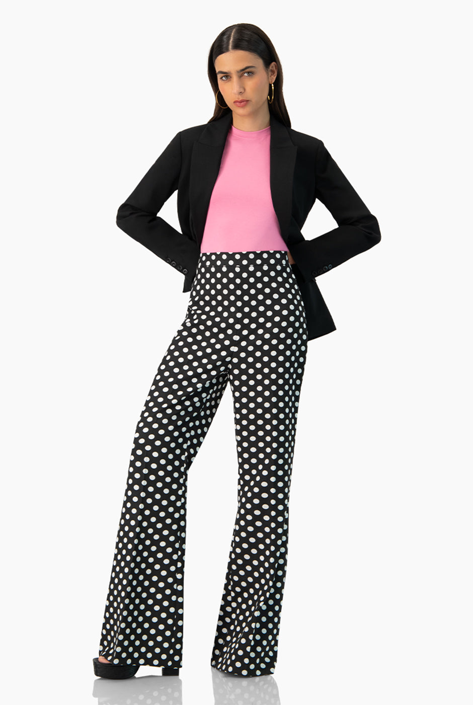 Pantalón campana negro con estampado de lunares