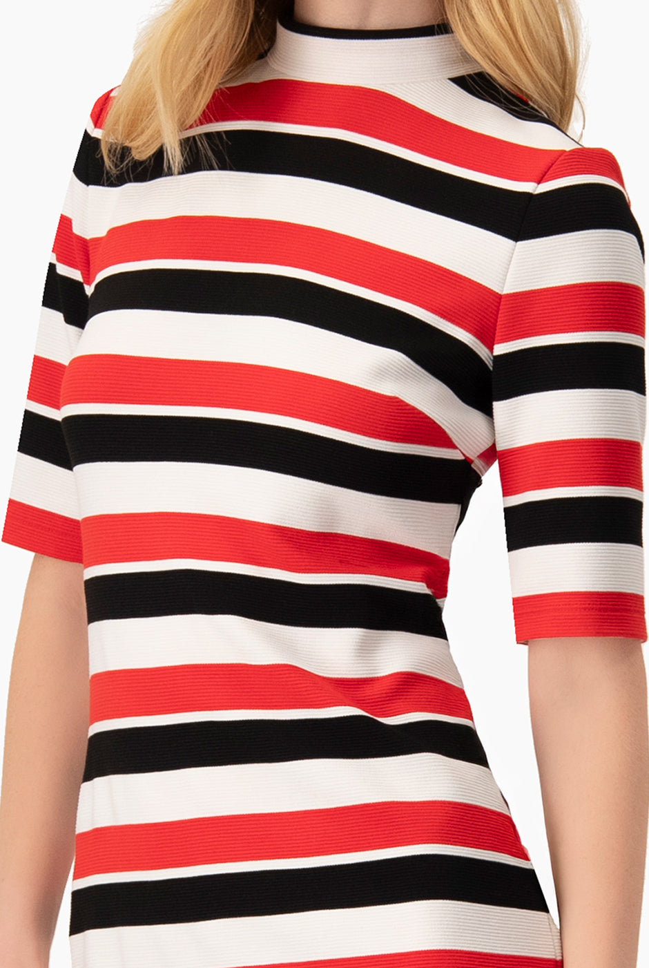 Vestido midi multicolor con rayas y abertura trasera