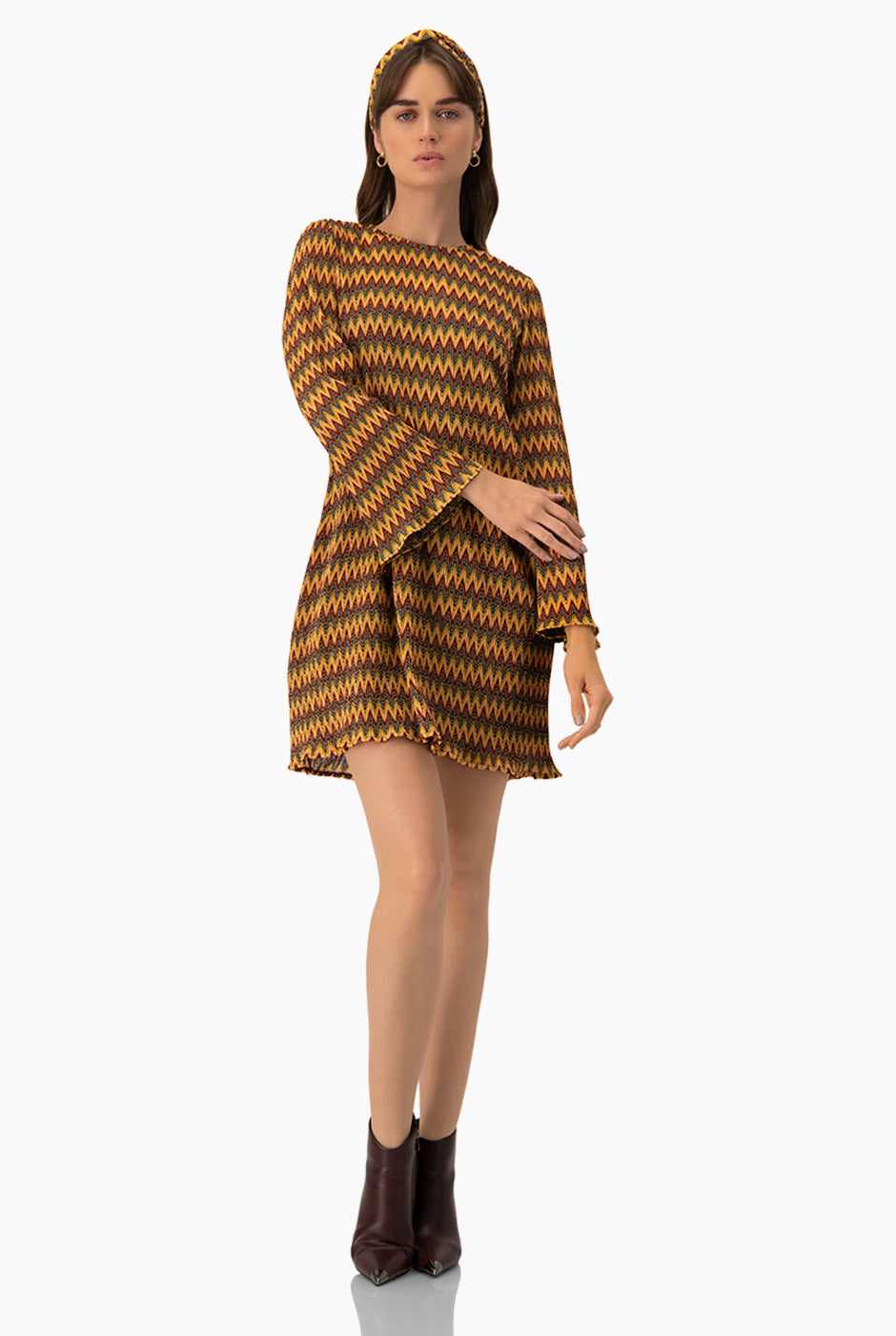 Vestido corto tejido multicolor con diadema y mangas largas