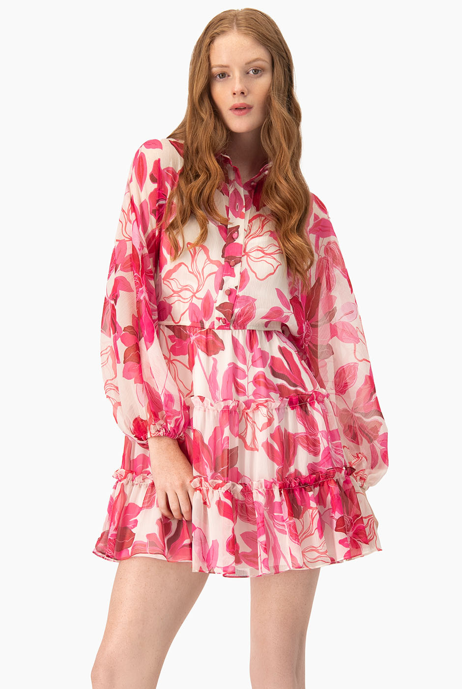 Vestido corto camisero fucsia con estampado floral y volantes