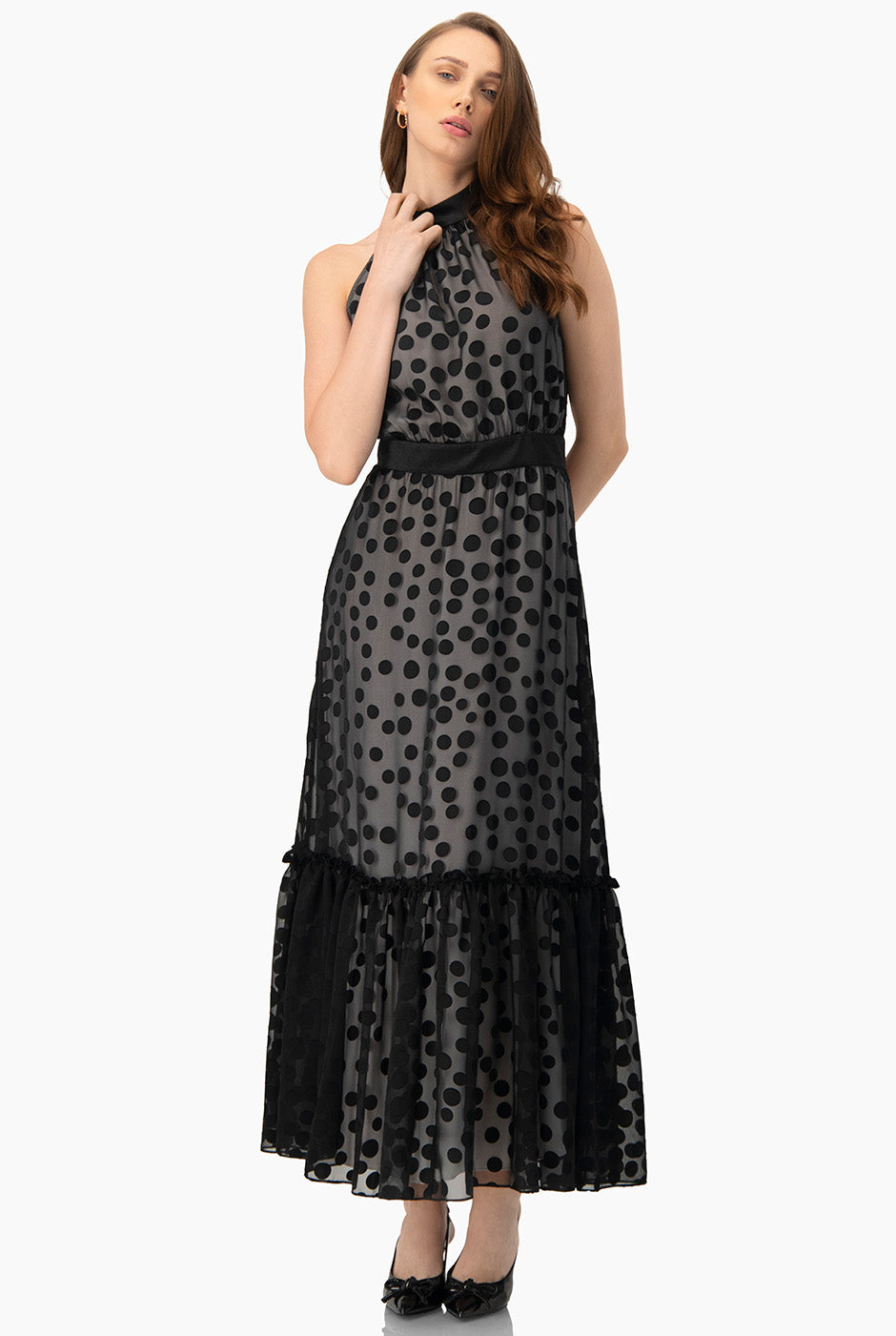 Vestido maxi negro con lunares y cuello halter