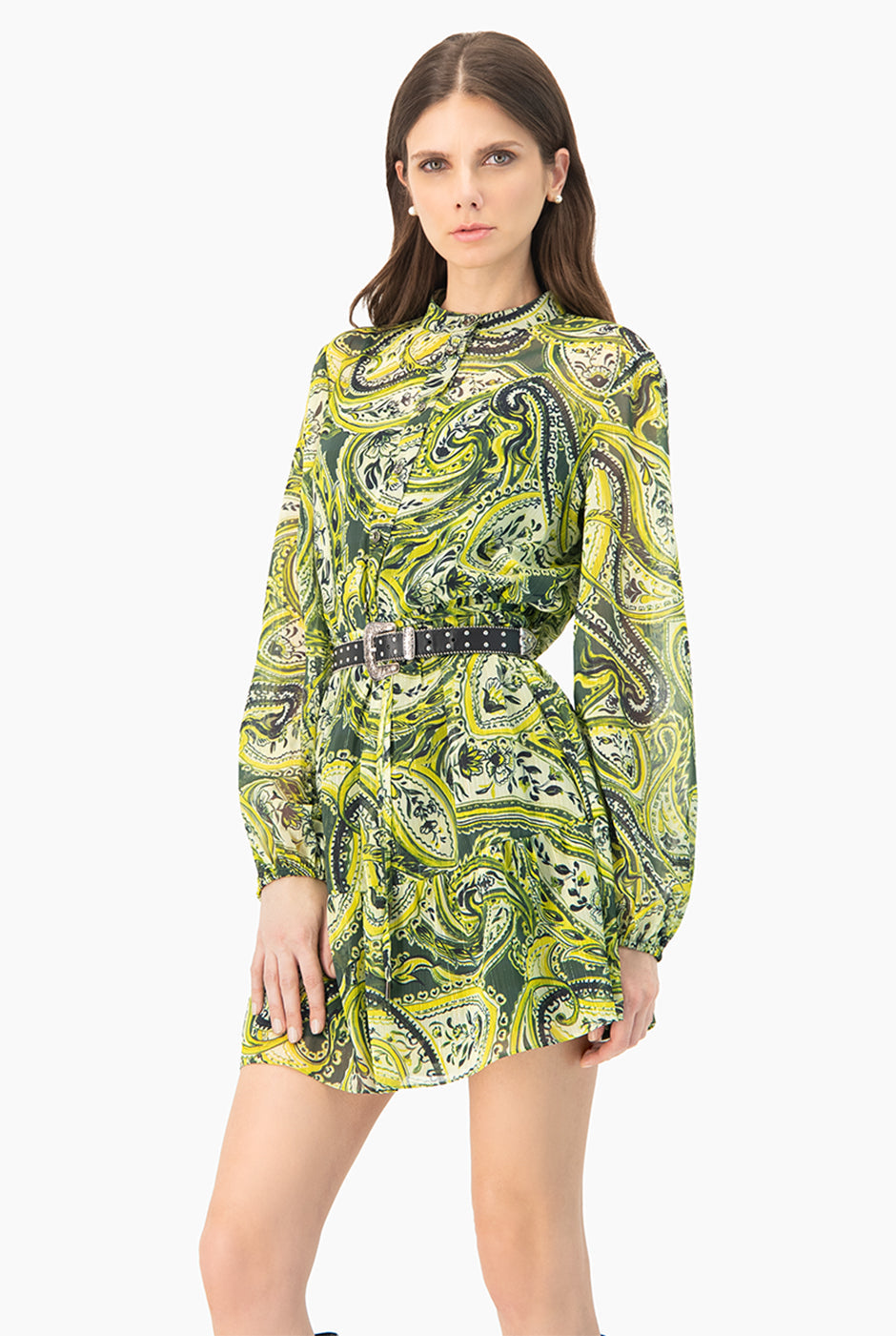 Vestido corto verde con estampado paisley y manga larga