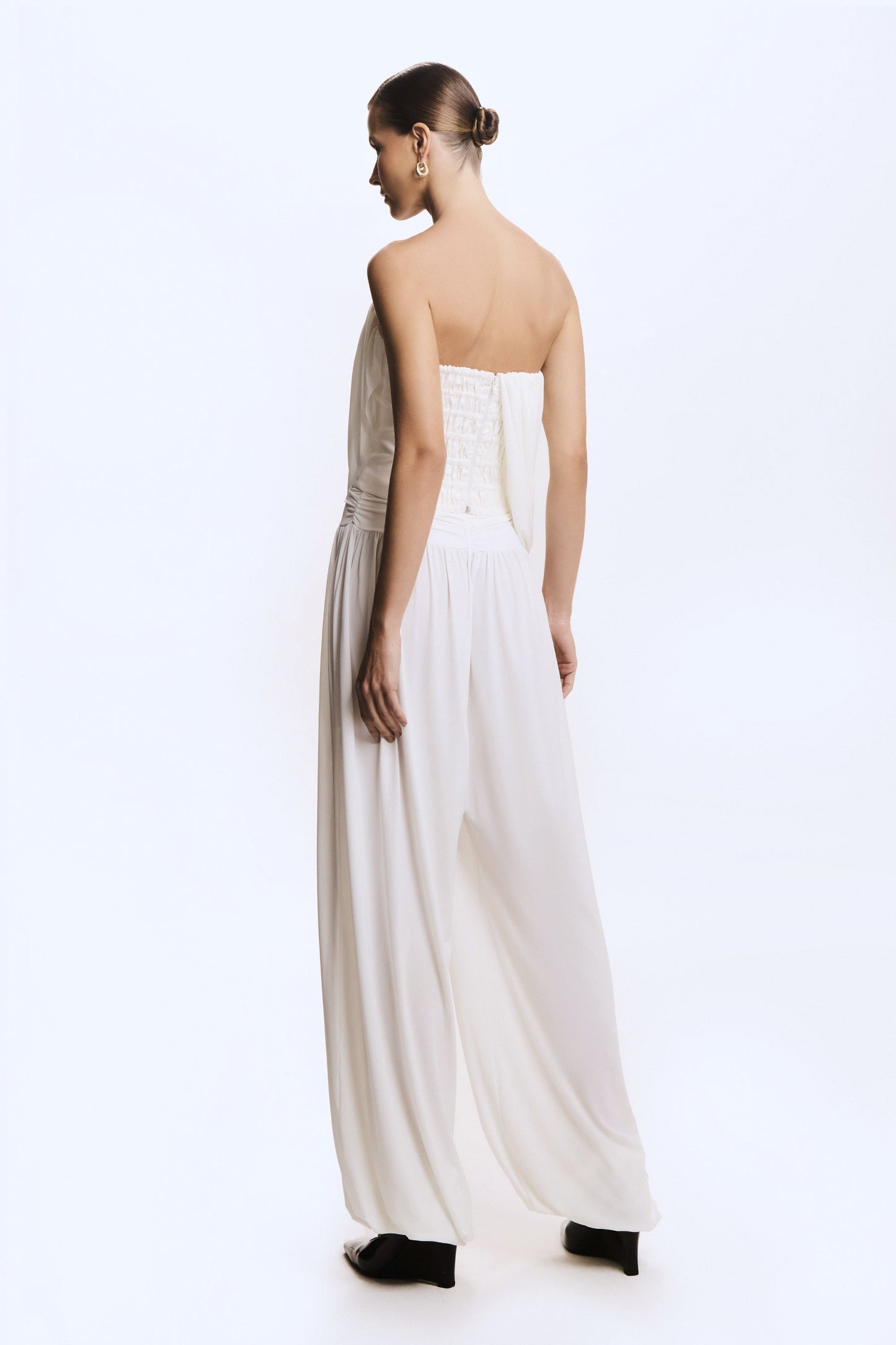 CALCA JOGGER FLUIDA COM COS FRANZIDO BARRA AJUSTADA OFF WHITE