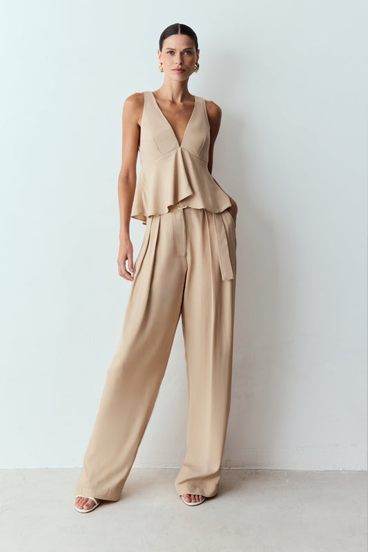 CALCA RETA PREGAS FRENTE E CINTO COM FIVELA KAKI CLARO