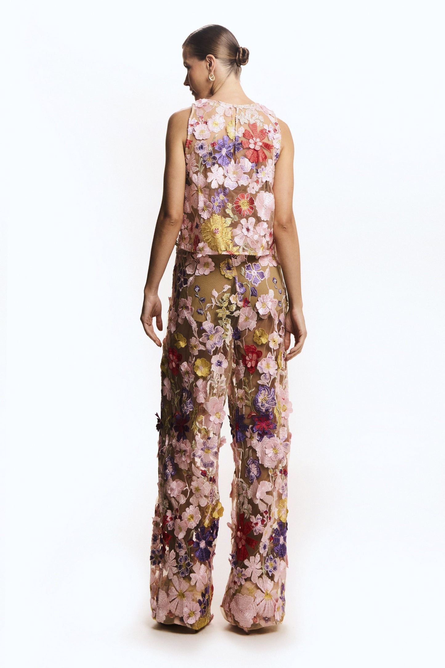 CALCA RETA EM TULE BORDADO ROSA