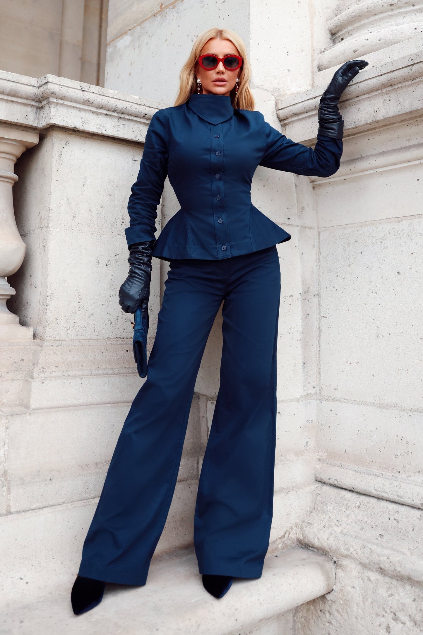 CALCA PANTALONA ESTRUTURADA BOLSO COSTAS AZUL MARINHO ESCURO