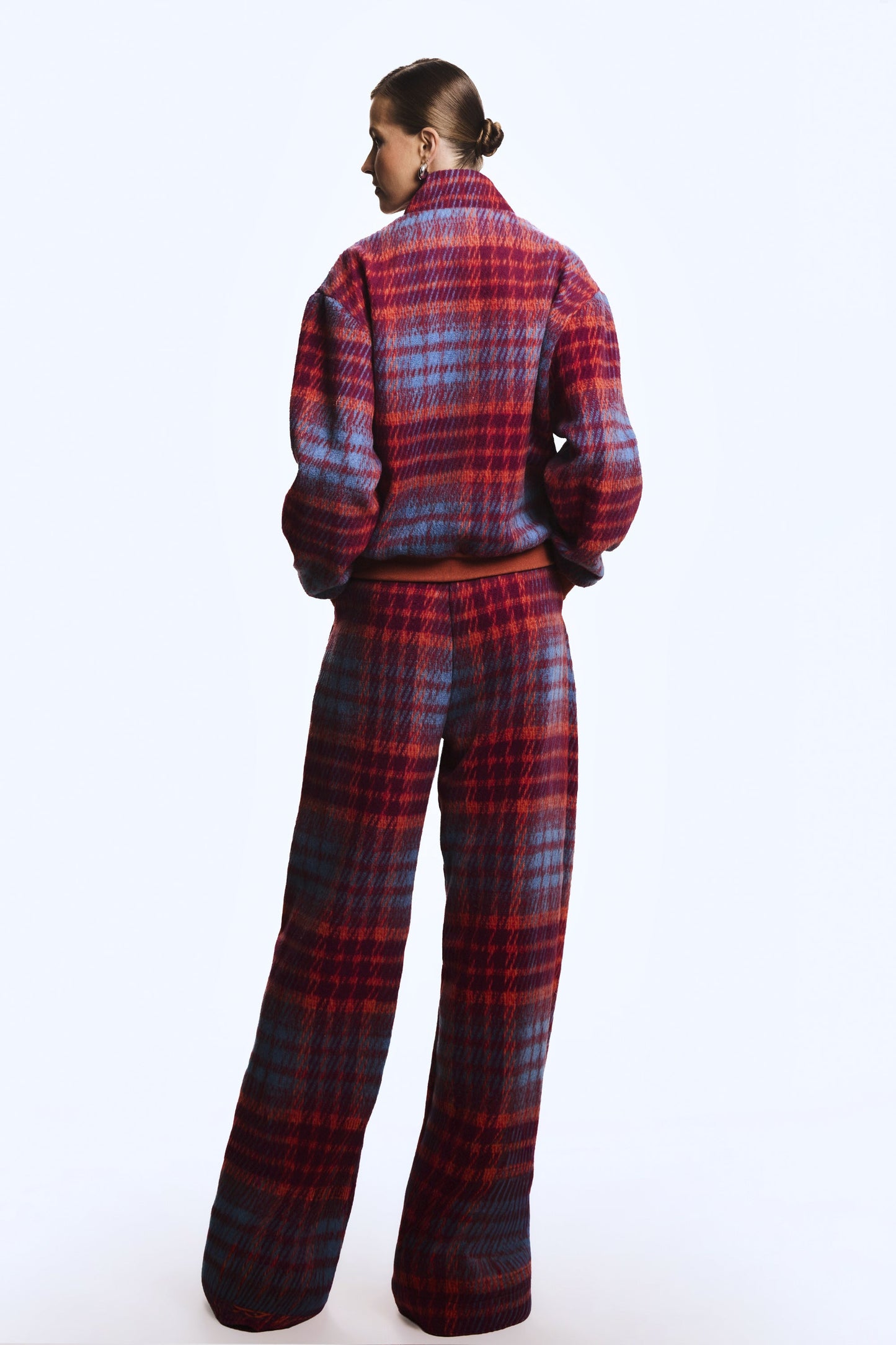 CALCA RETA XADREZ COM PREGAS FRONTAIS VERMELHO