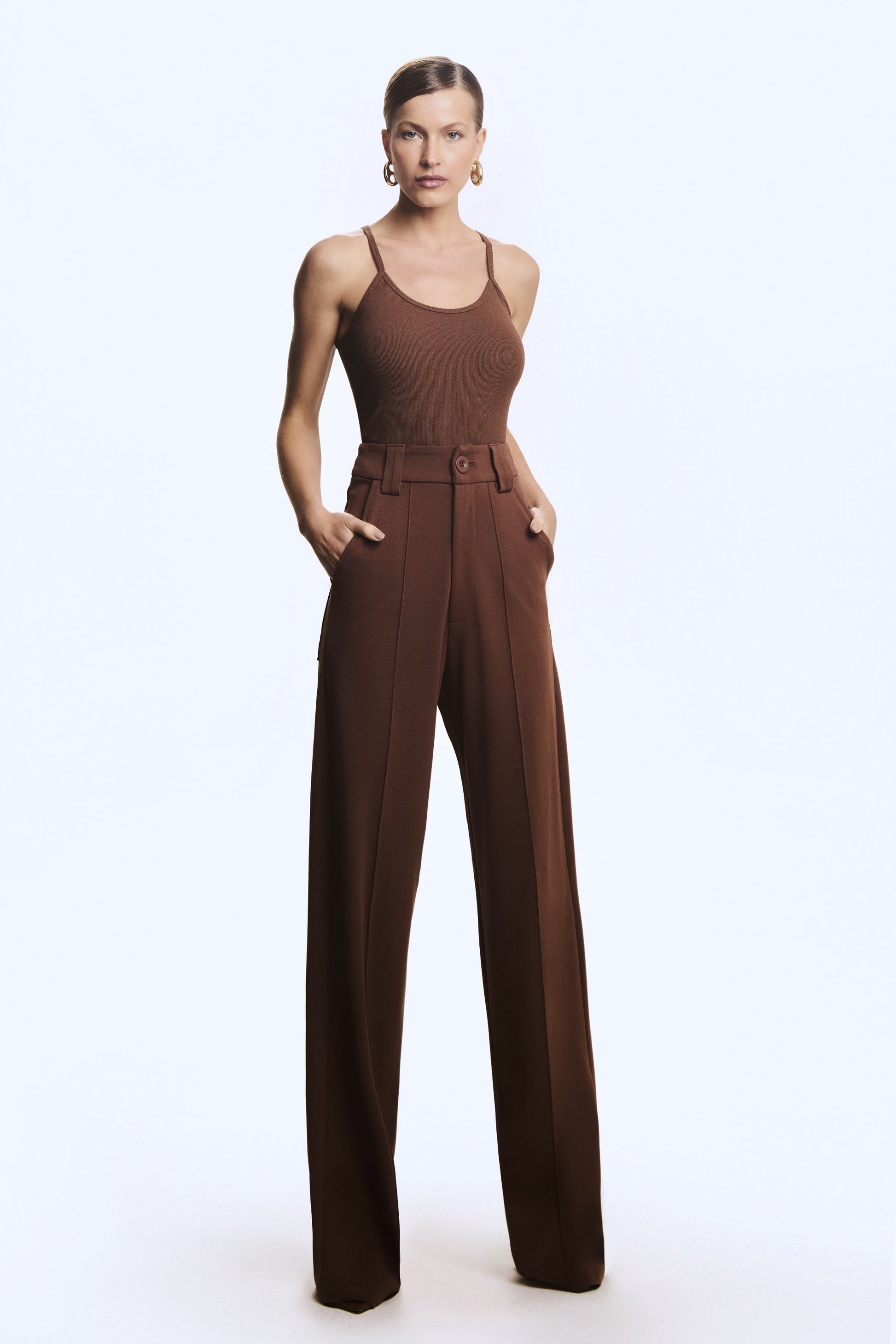 CALÇA PANTALONA COM FRISOS MARROM