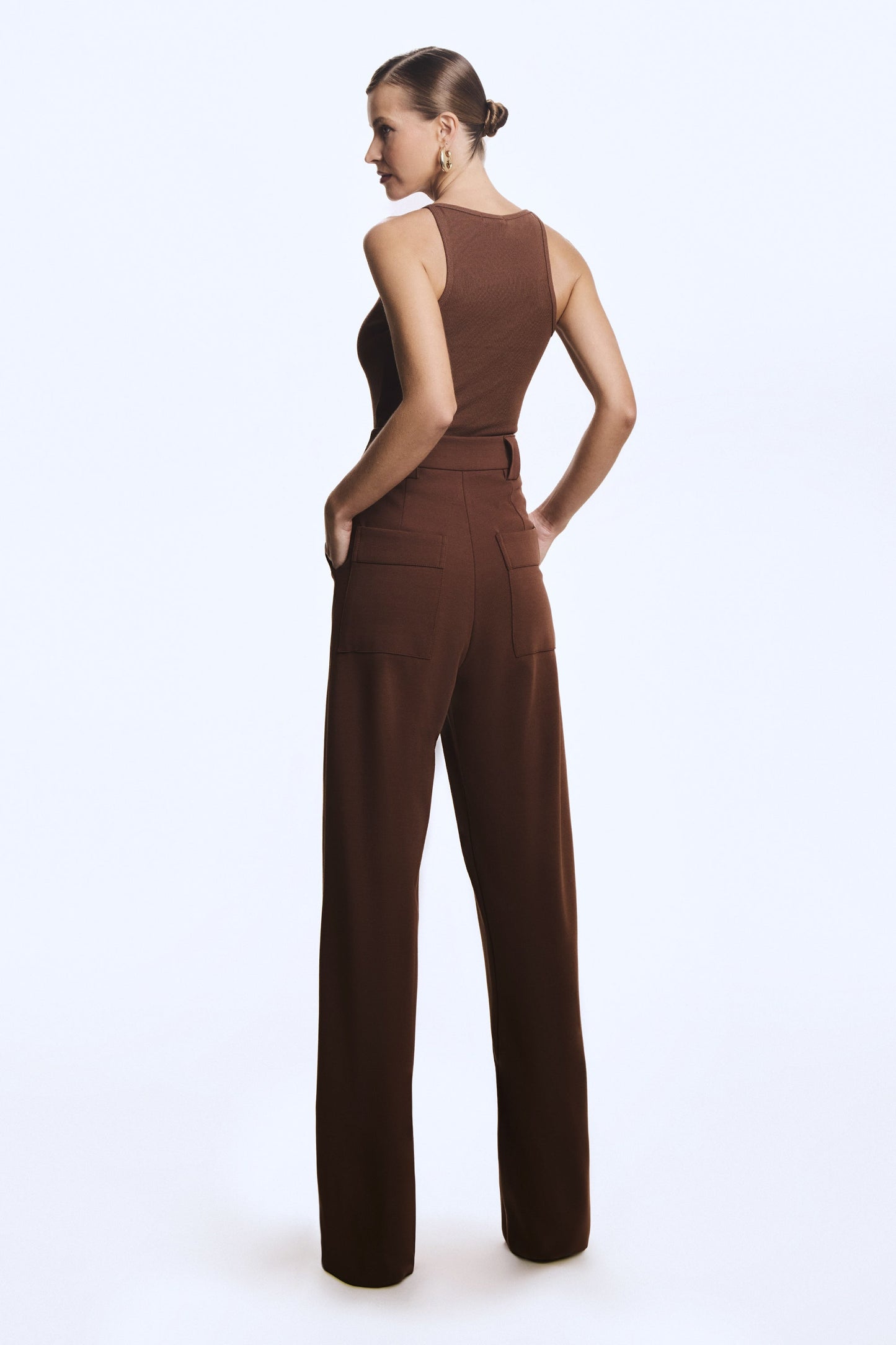 CALÇA PANTALONA COM FRISOS MARROM