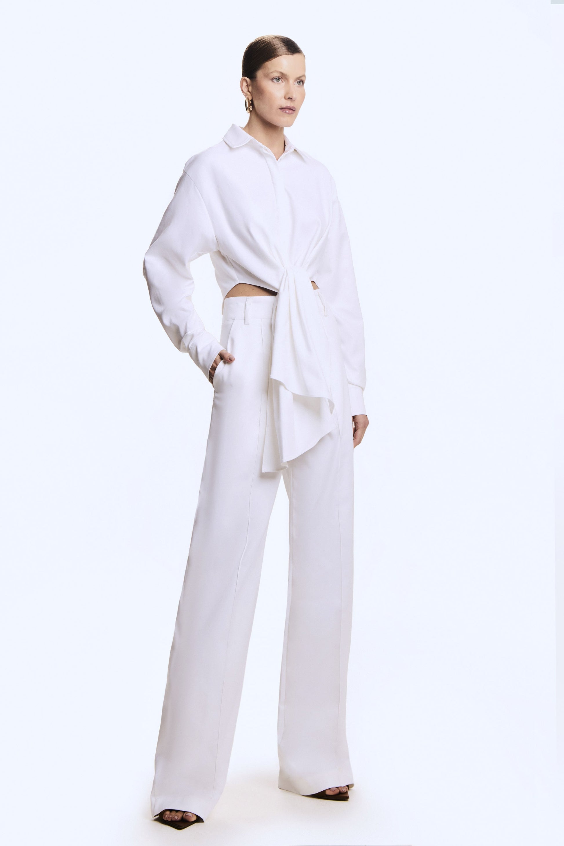 CALCA RETA FRISO FRONTAL E BOLSO COSTAS OFF WHITE