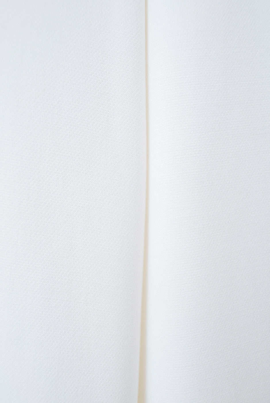 Pantalon sastreado y pierna ancha